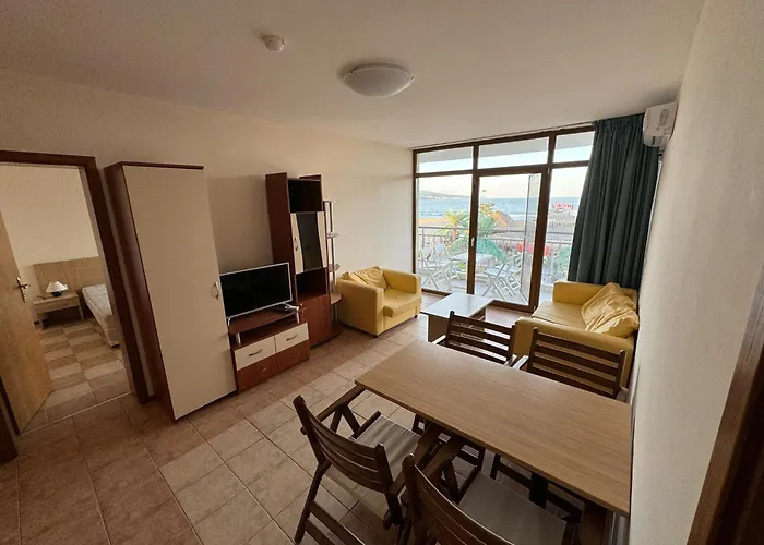 Spacious Beachfront - Kaya Apartment Slantschew brjag