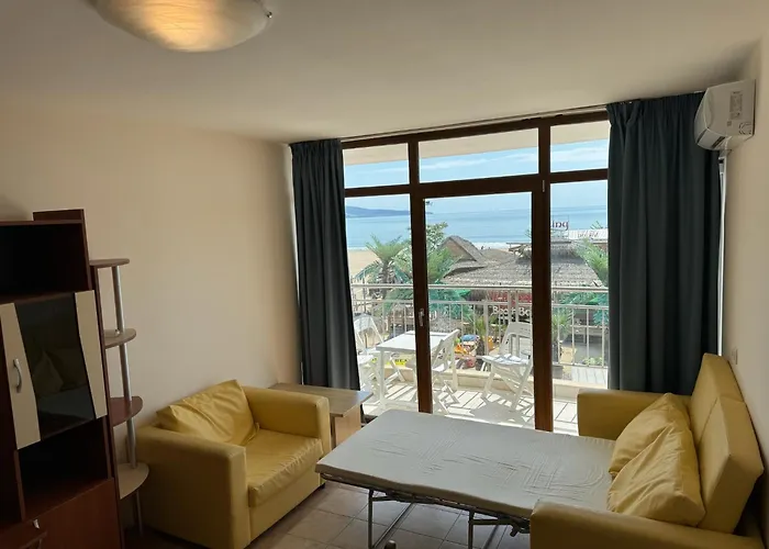 Apartment Spacious Beachfront - Kaya