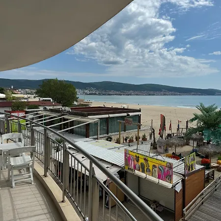 Spacious Beachfront - Kaya * סאני ביץ'