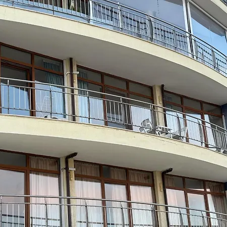 Spacious Beachfront - Kaya דירה