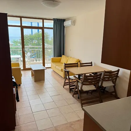 Spacious Beachfront - Kaya סאני ביץ'