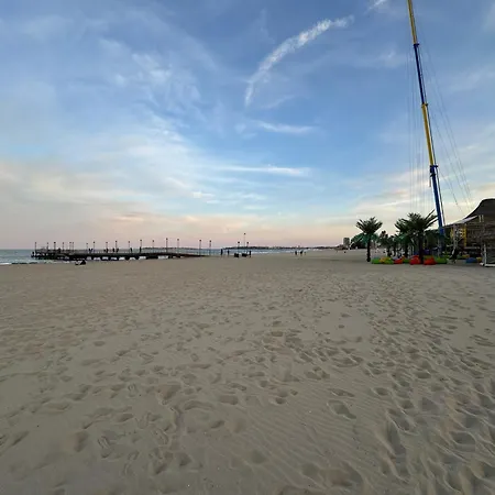 Spacious Beachfront - Kaya סאני ביץ'