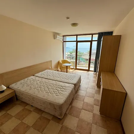 Spacious Beachfront - Kaya *