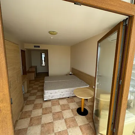 Spacious Beachfront - Kaya * סאני ביץ'