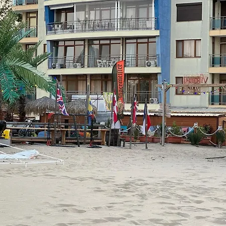 公寓 Spacious Beachfront - Kaya 阳光海滩