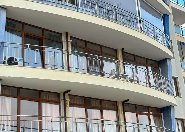 Spacious Beachfront - Kaya 公寓