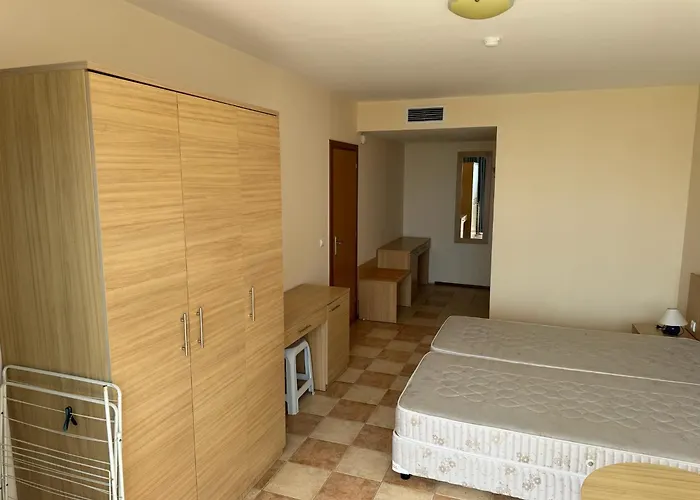 公寓 Spacious Beachfront - Kaya 阳光海滩