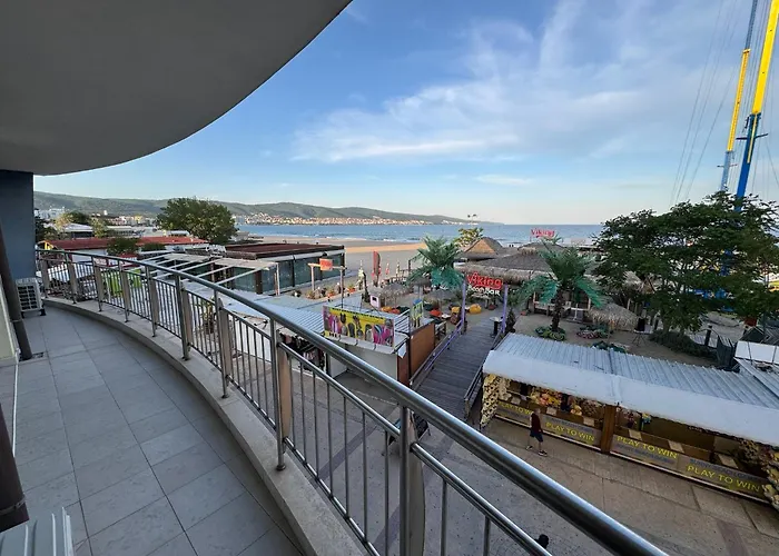 公寓 Spacious Beachfront - Kaya 阳光海滩