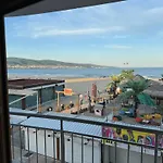 Spacious Beachfront - Kaya شقة