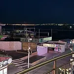 Spacious Beachfront - Kaya ساني بيتش