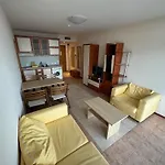 Spacious Beachfront - Kaya شقة