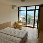 Spacious Beachfront - Kaya