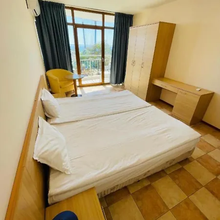 Spacious Beachfront - Kaya Apartment *