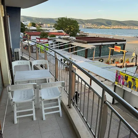 Spacious Beachfront - Kaya *