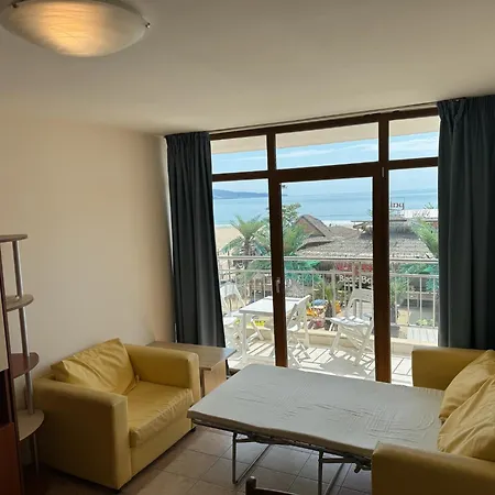 Apartment Spacious Beachfront - Kaya