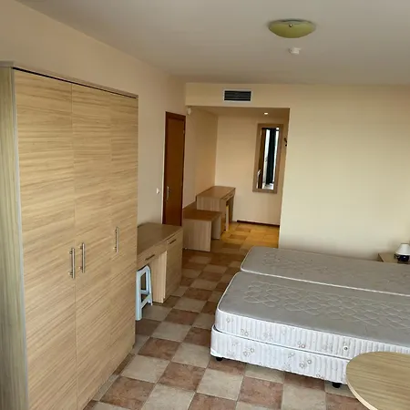Apartment Spacious Beachfront - Kaya