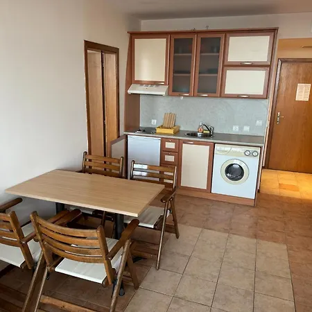 Apartment Spacious Beachfront - Kaya