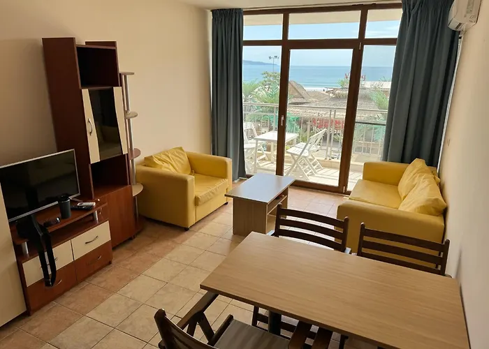 Spacious Beachfront - Kaya Apartment *
