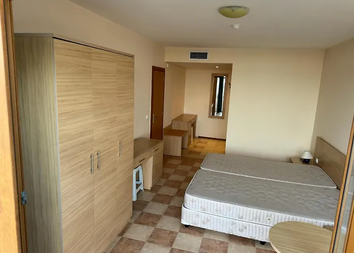 Apartment Spacious Beachfront - Kaya